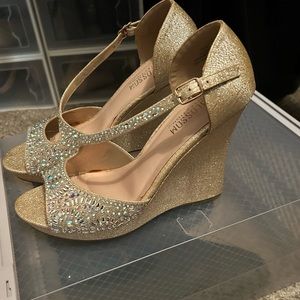 Gold women’s shoes, immaculate condition!